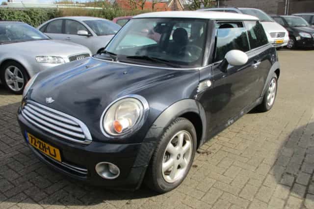 MINI Cooper (2008) thumbnail 2