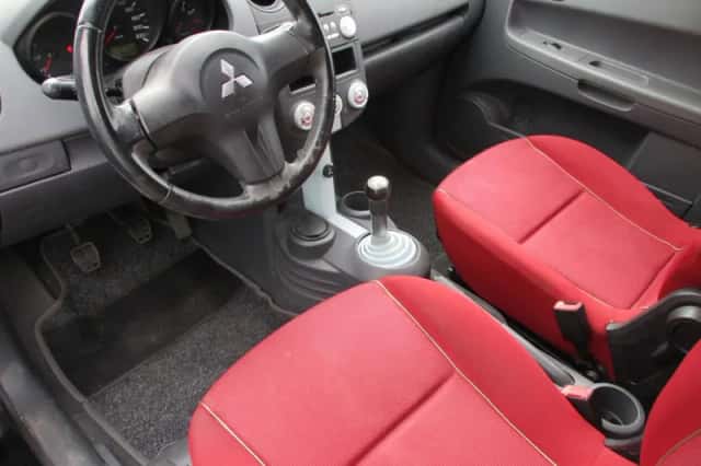 Mitsubishi Colt (2006) thumbnail 5