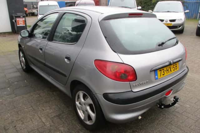 Peugeot 206 (2002) thumbnail 3