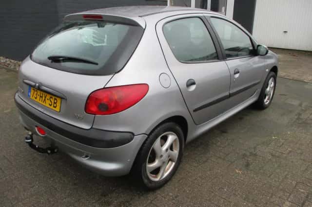 Peugeot 206 (2002) thumbnail 4