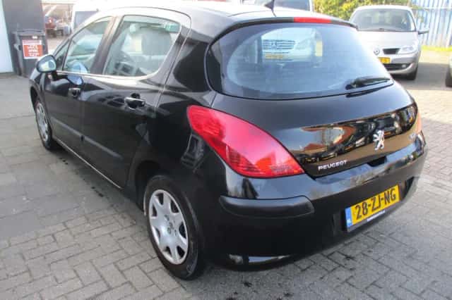 Peugeot 308 (2008) thumbnail 3
