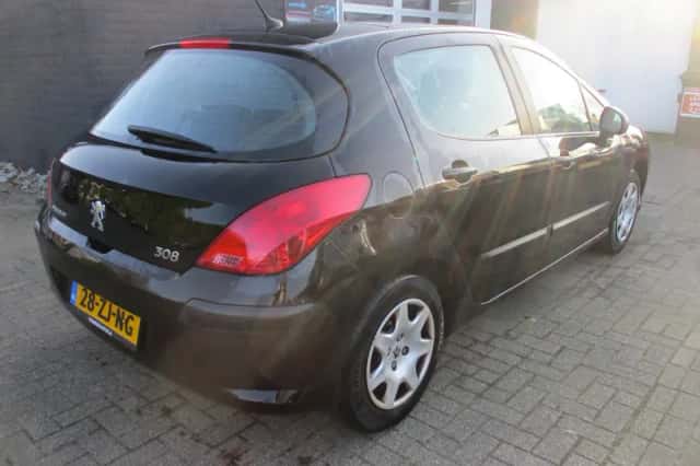 Peugeot 308 (2008) thumbnail 4