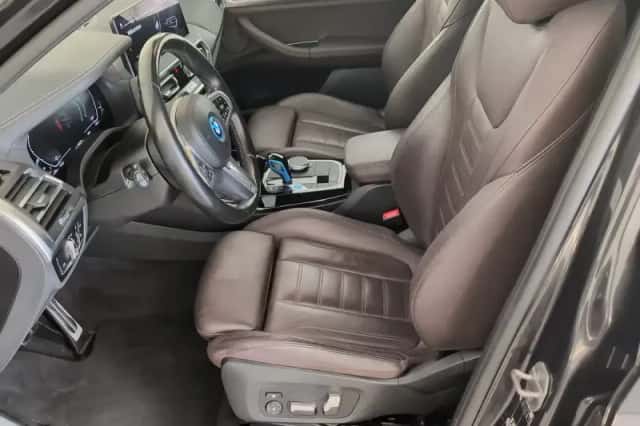 BMW iX3 (2022) thumbnail 2