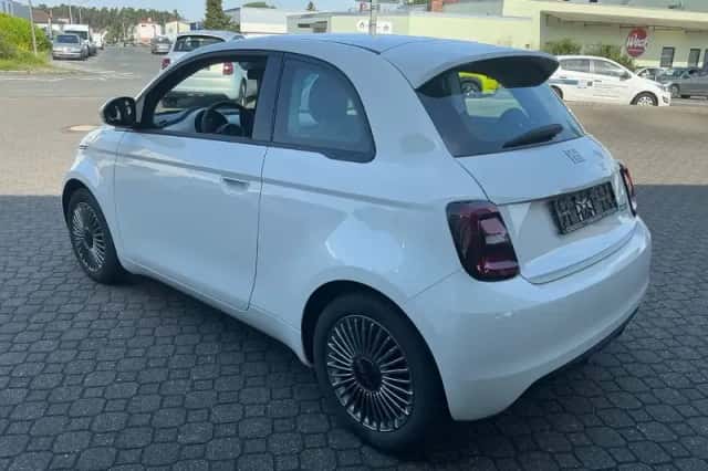 Fiat 500e (2023) thumbnail 5