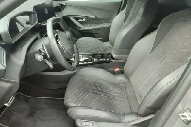 Peugeot 2008 (2024) thumbnail 5