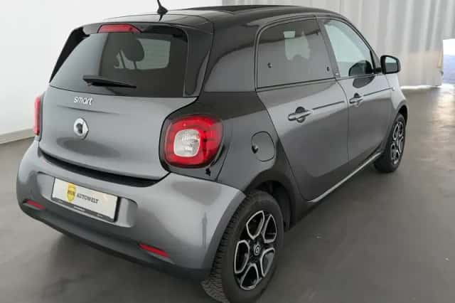 Smart forFour (2019) thumbnail 5