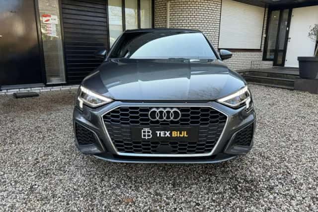 Audi A3 (2021) thumbnail 2