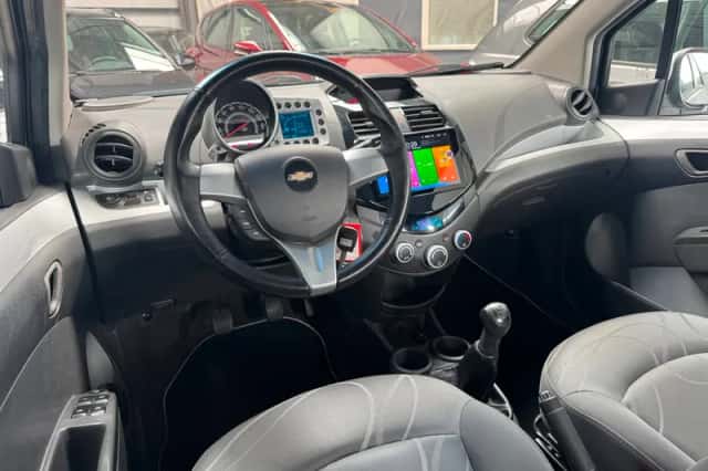 Chevrolet Spark (2011) thumbnail 2