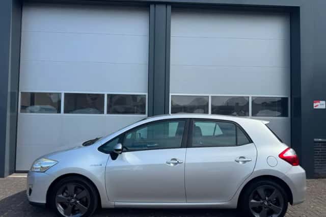Toyota Auris (2011) thumbnail 4