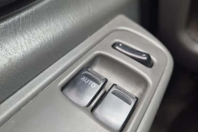 Suzuki Ignis (2002) thumbnail 6