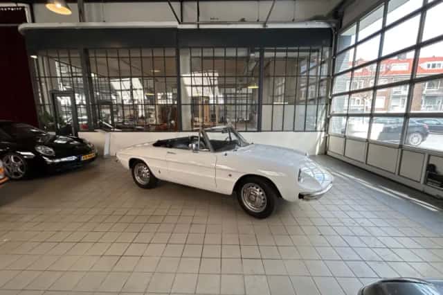 Alfa Romeo Duetto (1967) thumbnail 2