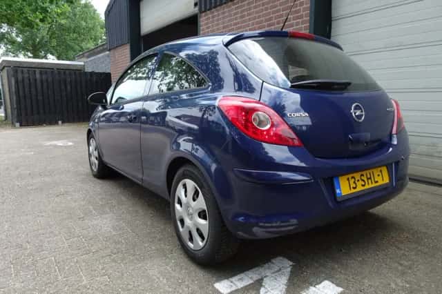 Opel Corsa (2011) thumbnail 3