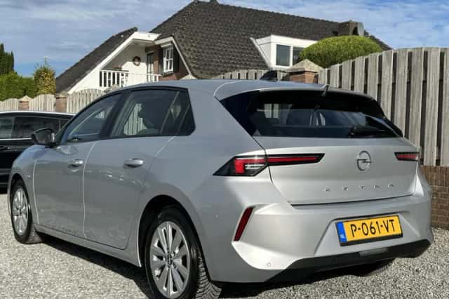 Opel Astra (2022) thumbnail 4