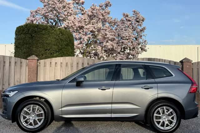 Volvo XC60 (2021) thumbnail 3