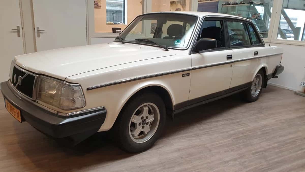 Volvo 240 (1990) — foto 1