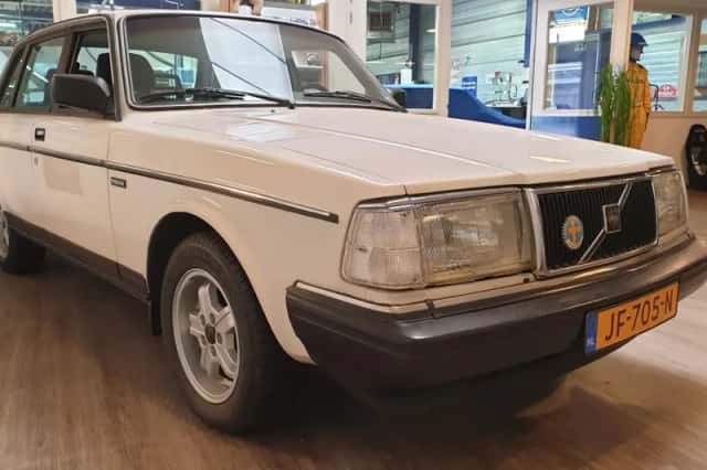 Volvo 240 (1990) thumbnail 2