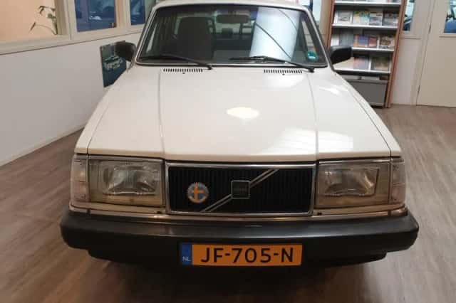 Volvo 240 (1990) thumbnail 11