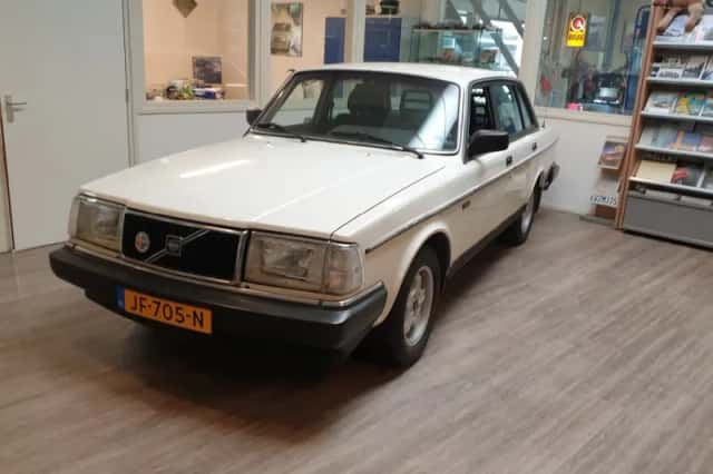 Volvo 240 (1990) thumbnail 17