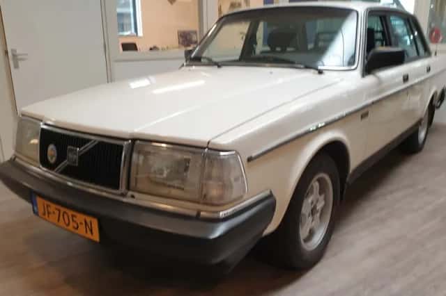 Volvo 240 (1990) thumbnail 3