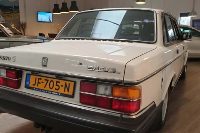 Volvo 240 (1990) thumbnail 4