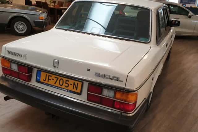 Volvo 240 (1990) thumbnail 9