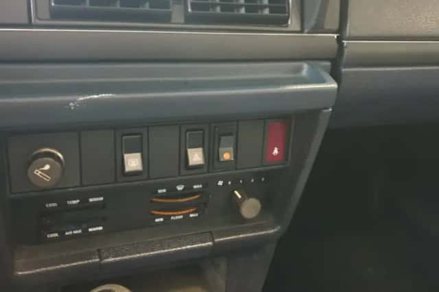 Volvo 240 (1988) thumbnail 36