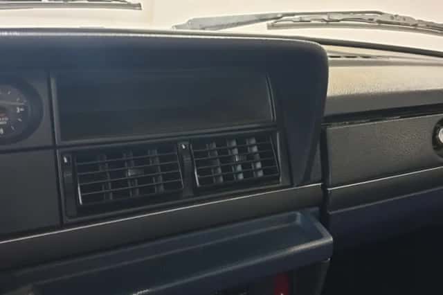 Volvo 240 (1988) thumbnail 37