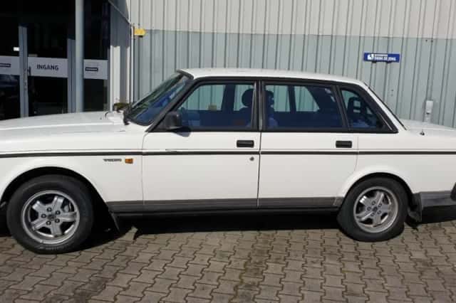 Volvo 240 (1988) thumbnail 6