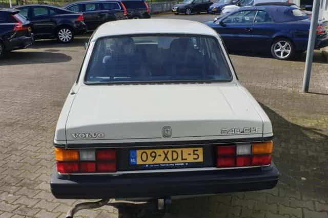 Volvo 240 (1988) thumbnail 9