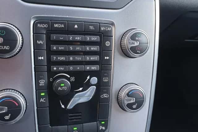 Volvo V70 (2014) thumbnail 37