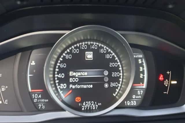 Volvo V70 (2014) thumbnail 42