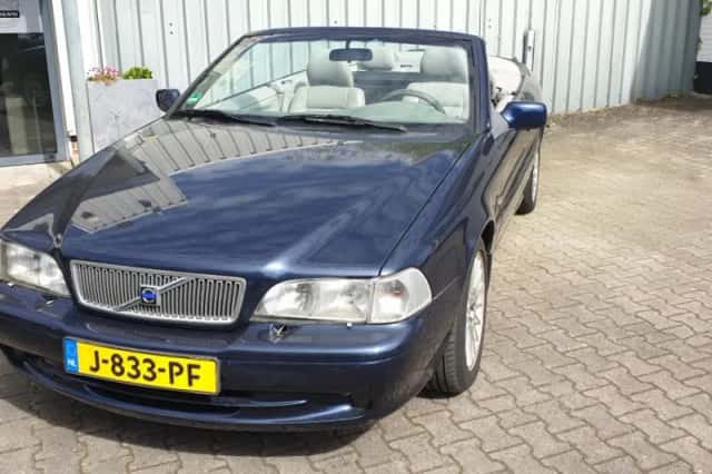 Volvo C70 (2001) thumbnail 2