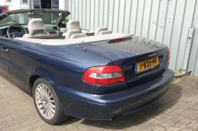 Volvo C70 (2001) thumbnail 3