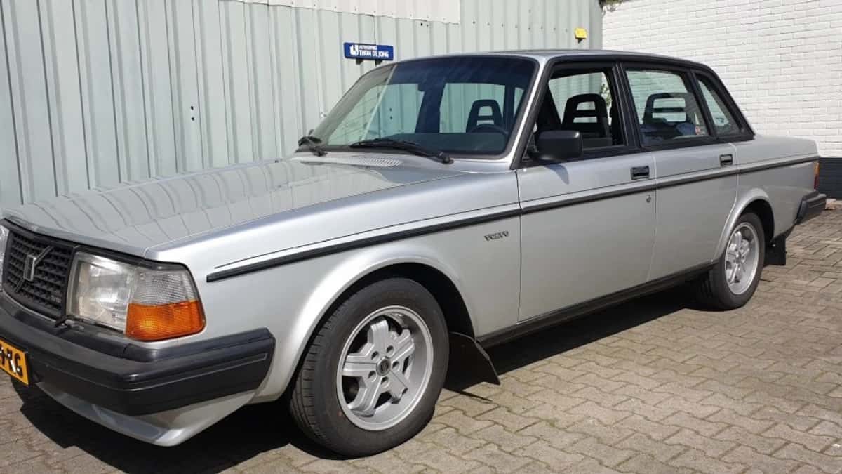 Volvo 244 (1981) — foto 1