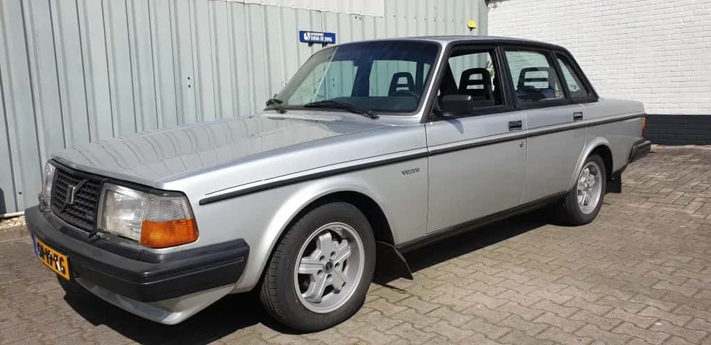 Volvo 244 (1981) — foto 1