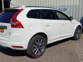 Volvo XC60 (2015) thumbnail 16
