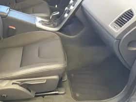 Volvo XC60 (2015) thumbnail 23