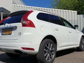 Volvo XC60 (2015) thumbnail 4
