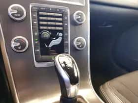 Volvo XC60 (2015) thumbnail 31