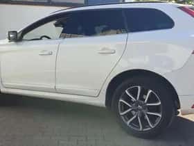 Volvo XC60 (2015) thumbnail 5