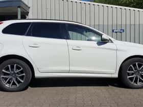 Volvo XC60 (2015) thumbnail 9