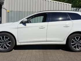 Volvo XC60 (2015) thumbnail 10