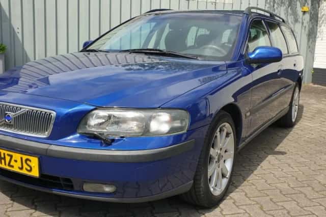 Volvo V70 (2002) thumbnail 3