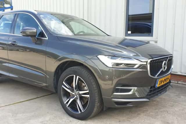 Volvo XC60 (2019) thumbnail 2