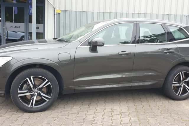 Volvo XC60 (2019) thumbnail 3