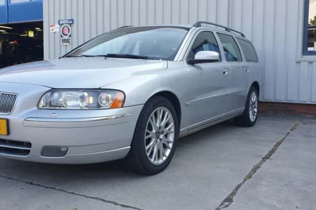 Volvo V70 (2006) thumbnail 3