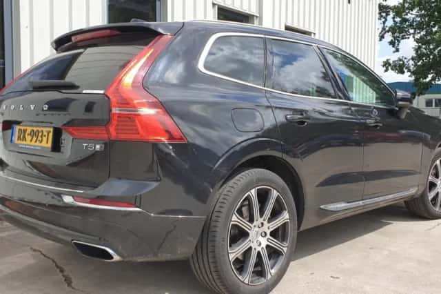 Volvo XC60 (2017) thumbnail 2
