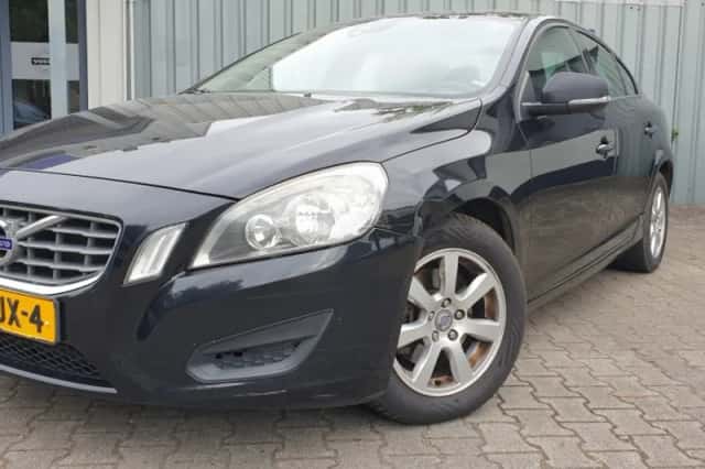 Volvo S60 (2011) thumbnail 2