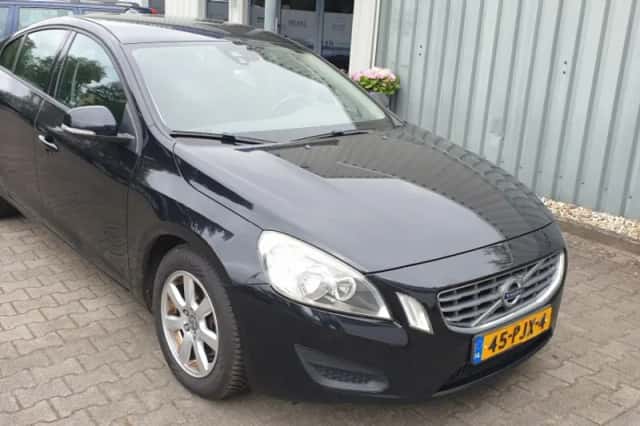 Volvo S60 (2011) thumbnail 3