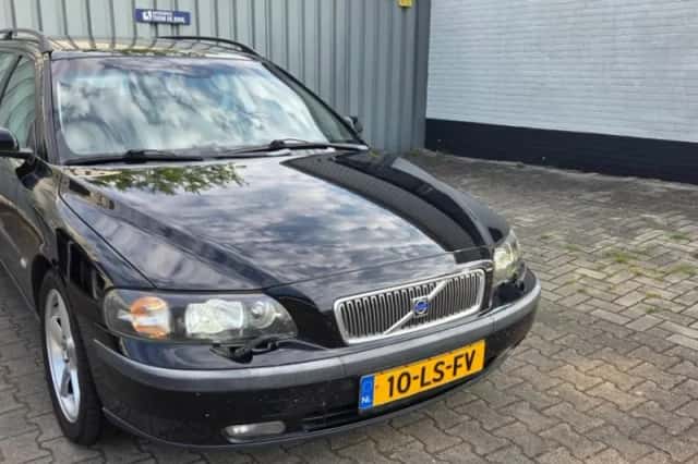 Volvo V70 (2003) thumbnail 3